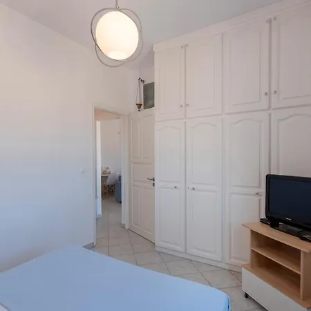 Emma's Summer House *